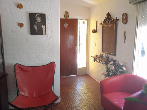 Casa Esquina Sobre Avda. 2 Dormitorios, Lagomar Sur.