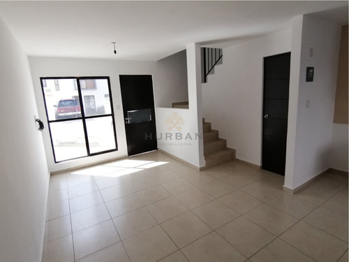 Imagen 8 de 28 de Hurban Renta Casa, Recién Pintada, De Dos Plantas Al Sur En