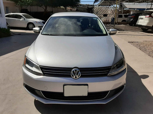 Volkswagen Jetta 2012 4p Style L5/2.5 Aut
