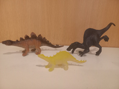 Lote De 3 Dinosaurios De Plastico