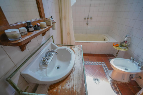 Disfruta De Una Casa Con Jardin, Quincho Y Garage - 5 Ambientes!