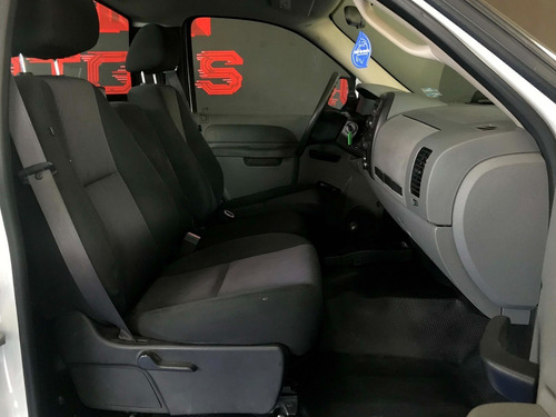 Imagen 6 de 11 de Chevrolet Silverado Cab Reg 2500 T/a 2011 Blanca