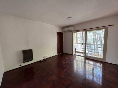 Venta Departamento De Dos Dormitorios Con Balcón. Zona Lourdes, Rosario