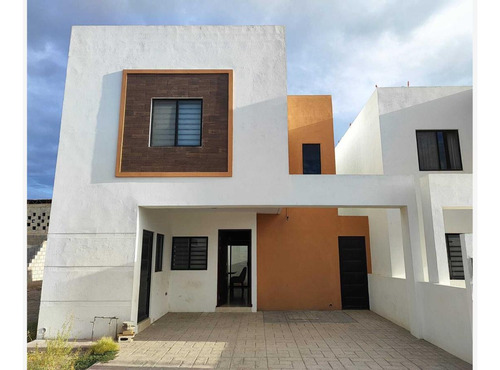 Casa En Venta En Lomas De Las Etnias