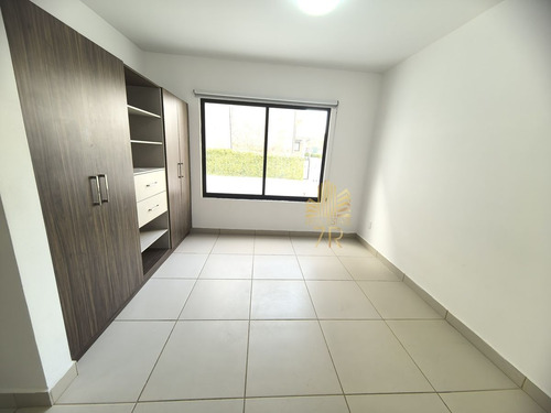 Casa En Venta En Zibata Con 3 Recámaras Y Baño Privado Cada Una