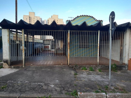 Casa Com Sobrado Nos Fundos