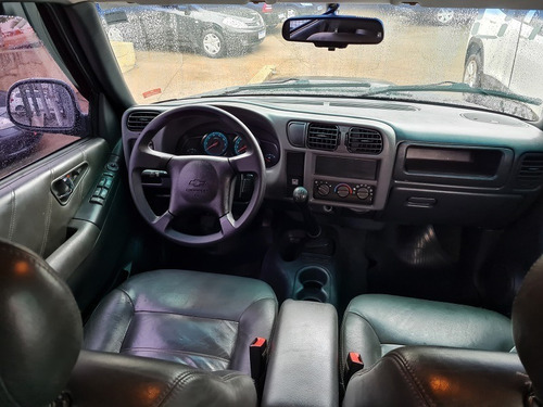Imagem 10 de 15 de Chevrolet S10 Advantage Mt 2.4 Flex Preta 2010