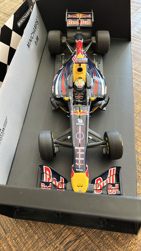 F1 Red Bull S Vettel Campeon 2011 Minichamps 1:18 Rb7 Azul (Usado)