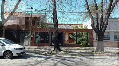 Imagen 1 de 3 de Casa En Venta - La Plata