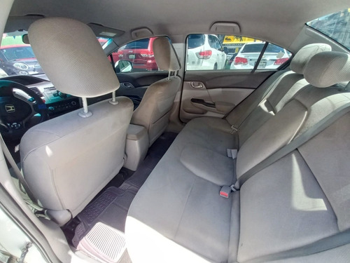 Imagen 3 de 10 de Honda Civic 2013 Blanco Americano Impecable.