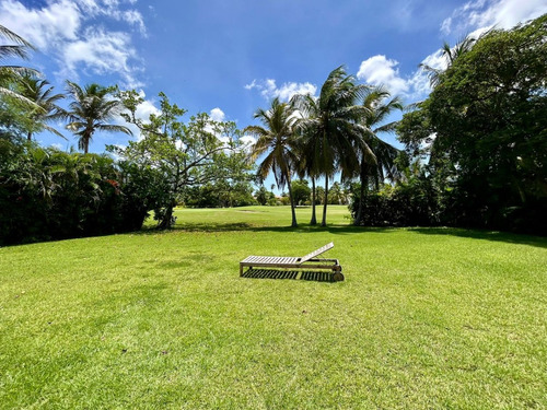 Villa Amueblada En Alquiler De 4 Dormitorios En Punta Cana, Cocotal Golf Club, Frente Al Campo De Golf