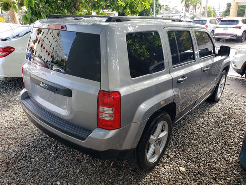 Imagen 8 de 9 de Jeep Patriot 2016 Gris Mecánico