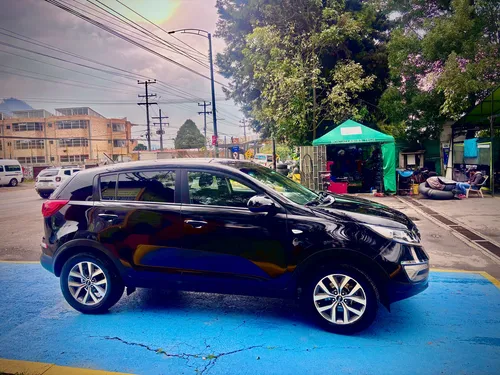 Kia Camioneta Cilindraje 2.0 Gasolina Color Negro 4x2