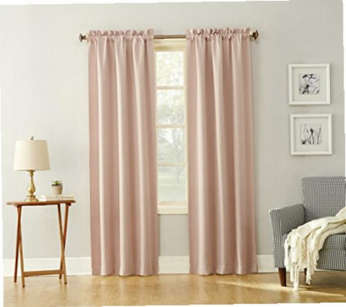 Sun Zero Easton Blackout Energy Efficient Rod Pocket Curtain Color Rosa pálido