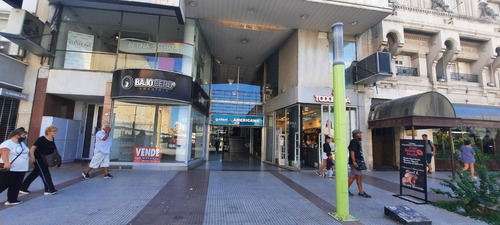 Local Comercial En Venta En Galería Americana