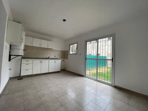 Villa Allende Centro, Alquiler Dúplex Dos Dormitorios, Con Cochera