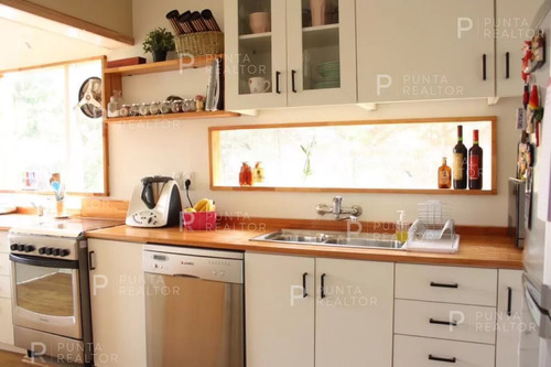 Casa En Venta En Playa Mansa, Punta Del Este, Uruguay