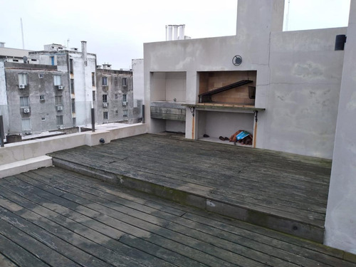 Imagen 19 de 19 de Oficina- Gran Oficina En Sarandi Proximo A La Plaza Matriz 150 M² Más Terraza Con Parrillero De 50m²