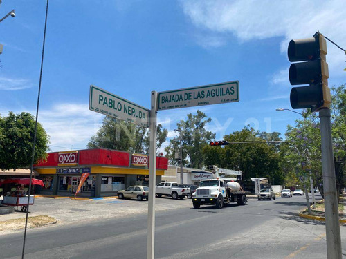 Terreno En Venta Sobre Avenida Pablo Neruda A Una Cuadra De Av. Patria.