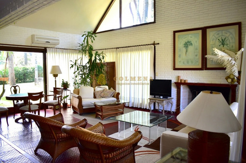 Excelente Residencia De 5 Dormitorios-ref:4553
