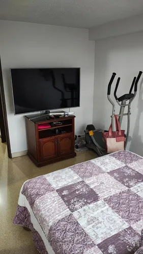 Vendo Apartamento Parte Baja De La Loma De Los Bernal Con Espectacular Vista