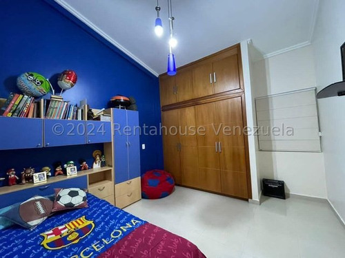 Magnifica Propiedad En Este Exclusivo Conjunto Residencia Piedras Pintada 25-1715