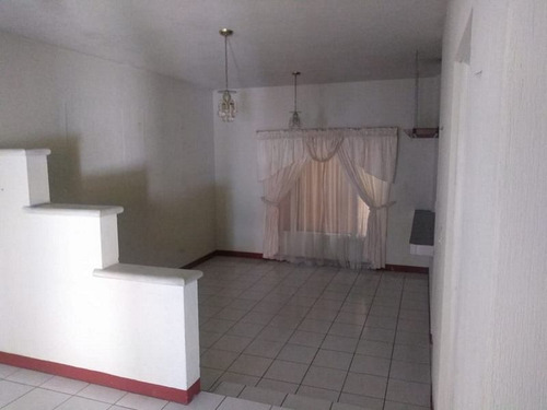 Imagen 1 de 7 de Casa En Venta De 3 Habitaciones En Vistas De San Lucas