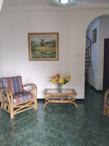 Vendo Casa De 350 M2 - Ref. 55.000 San Antonio De Los Altos
