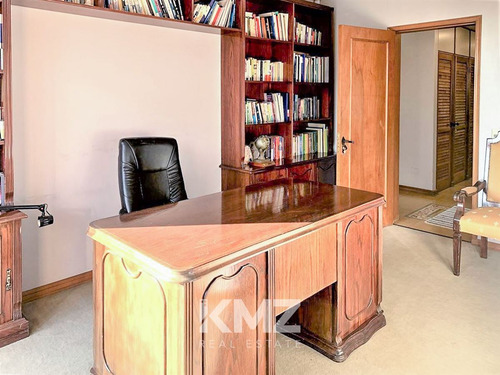 Casa En Venta De 4 Dormitorios En San Carlos De Apoquindo