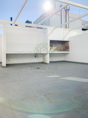 Venta Con Renta De Apartamento 2 Dormitorios Con Patio, Terraza, Gge Y Box En Malvín