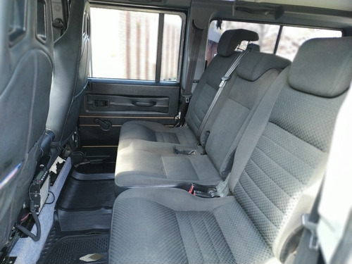 Imagen 6 de 10 de Land Rover Defender 2.4 Sw 110 S 2008