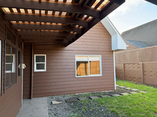 Casa En Condominio, 3 Dormitorios, 3 Baños Y Quincho