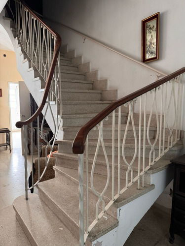 Casa En Venta A Refeccionar Excelente Ubicación Pellegrini 173. 4 Dormitorios