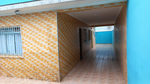 Casa Grande E Espaçosa Com Terraço E Churrasqueira Com Ótima Localização
