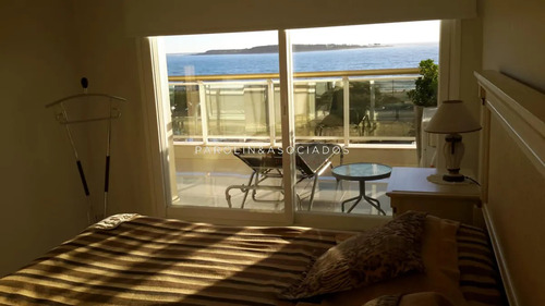 Apartamento En Venta De 2 Dormitorios En Edificio Le Jardin, Punta Del Este