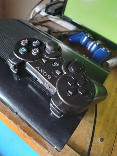 Playstation 3 Super Slim Sony 150gb Negra + Joystick Negro (Usado)