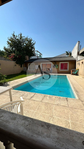 Se Vende Hermoso Chalet En Villa Bosch!!!! Frente A La Plaza Del Pio Xii