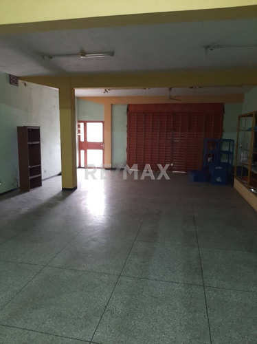 Imagen 7 de 14 de Edificio Comercial Dos Plantas A Pie Calle México Cumaná Amplio Local Comercial En Pb Y 5 Oficinas Con Baño Privado