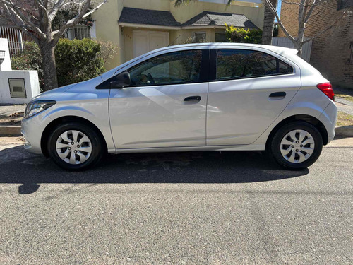 Imagen 5 de 17 de Chevrolet Onix 2019 1.4 Joy Ls