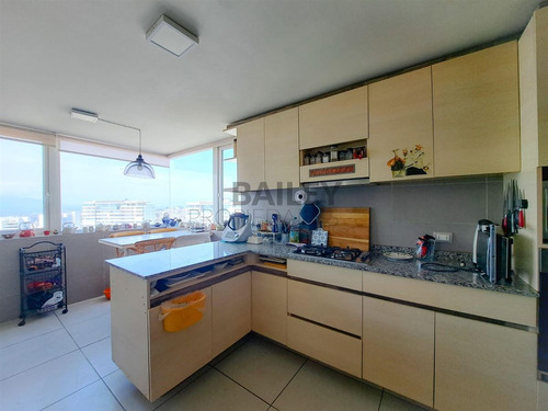 Amplio Departamento En Venta De 4 Dorm. En Concón