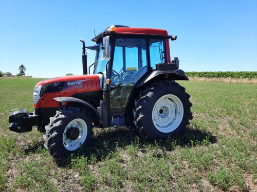 Tractor Hattat Valtra. C3080