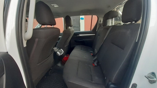 Imagen 7 de 8 de Toyota Hilux Srv 2016 4x2 D/c 2.8 6 M/t