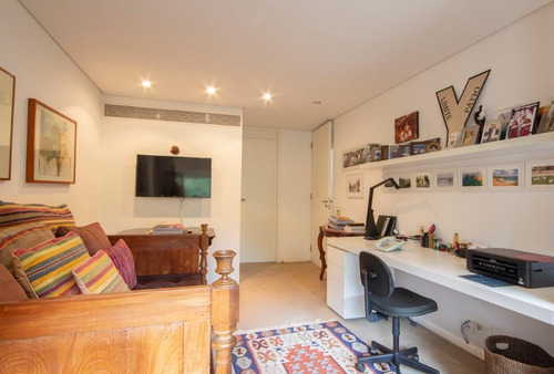 Imagem 18 de 30 de Casa Espaçosa Com Estilo Contemporâneo Está Localizada Em Uma Das Melhores Ruas S À Venda, 872 M² Por R$ 18.000.000 - Jardim Europa - São Paulo/sp - Ca0843
