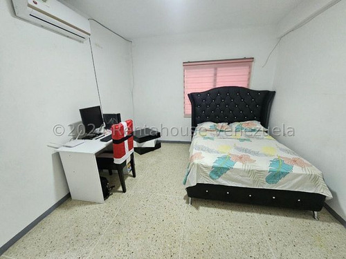 Daniela Linarez Vende Apartamentos Completamente Remodelado Con Amplios Espacios En El Centro Oeste De Barquisimeto Con Acabados Modernos Y Todos Los Servicios Basicos