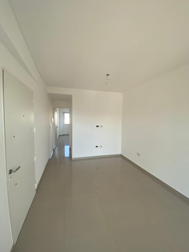 Imagen 3 de 11 de En Venta Departamento 2 Amb A Estrenar En Edif. Al Fte Con Balcon Y Posibilidad De Cochera (042)
