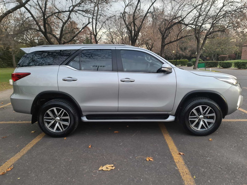 Imagen 7 de 17 de Toyota Sw4 2.8 Srx 177cv 4x4 7as At 2017