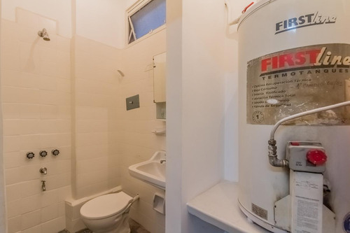 Local - San Telmo - Local A La Calle Con Subsuelo 183,82 M2 Totales.