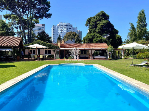 Casa En Venta En Punta Del Este Playa Mansa Gran Terreno