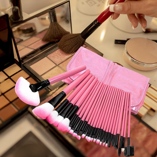 El Cepillo Profesional Del Maquillaje Fija Las Cerdas De La