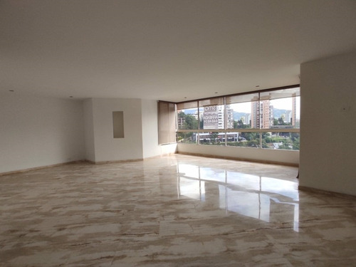 Apartamento En Arriendo Ubicado En El Poblado Sector La Inferior (10618).